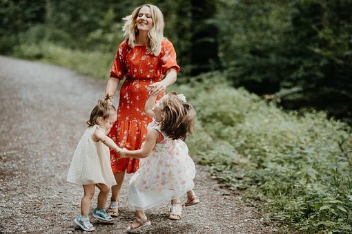 The Art of Being a Dedicated Wife and Mother: Navigating Traditional Values in Modern Life
